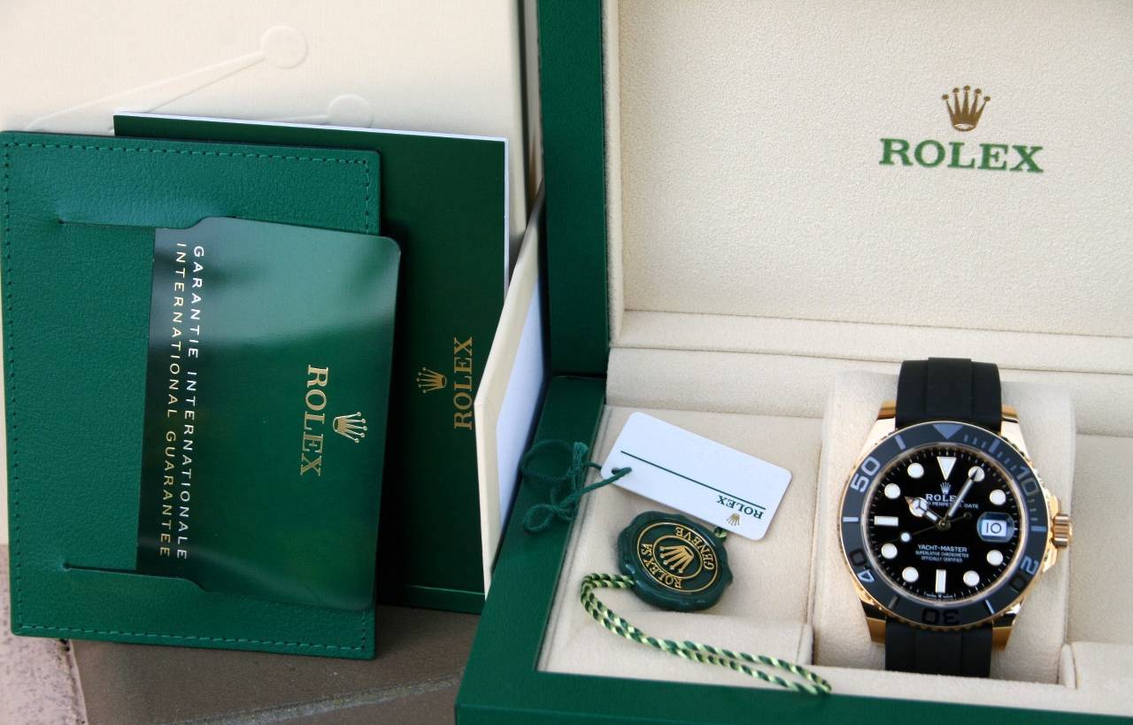 ROLEX YACHT MASTER - GOLD BLACK