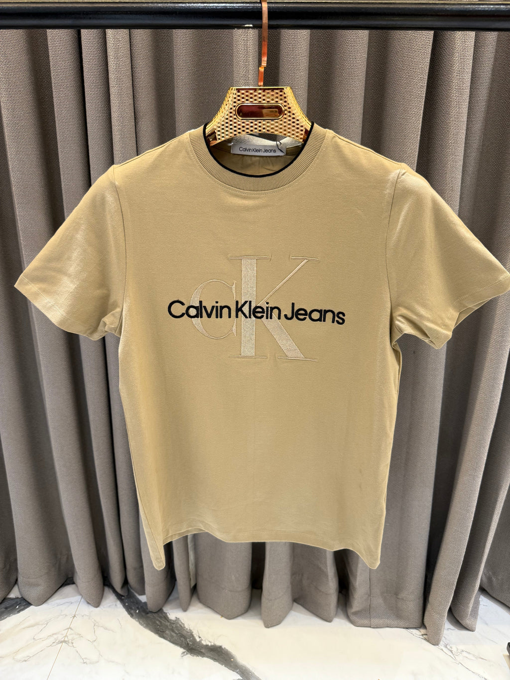 CALVIN KLEIN OFF CREAM PREMIUM TSHIRT C1