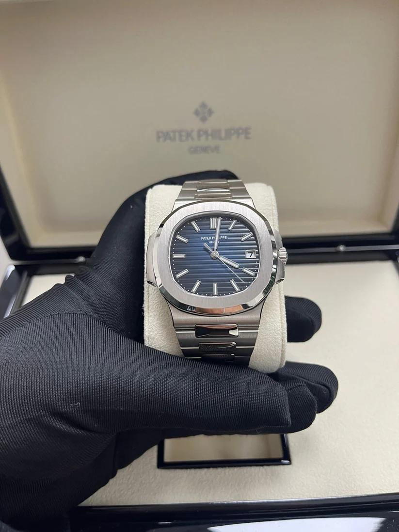 PATEK PHILIPPEE NAUTILUS SELF-WINDING